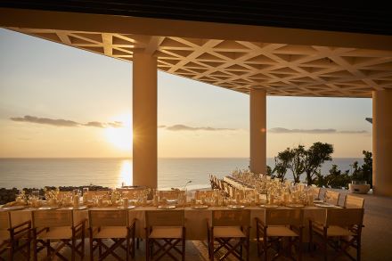 結婚式場のレストランサービススタッフ／サザンチャペル キラナリゾート沖縄